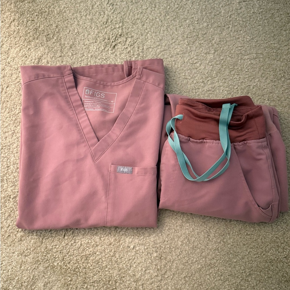 Figs Dusty Rose Scrub Set